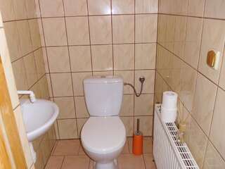 Проживание в семье Karkonoski Domek Еленя-Гура - Ягнёнткув Четырехместный номер с собственной ванной комнатой вне номера-4